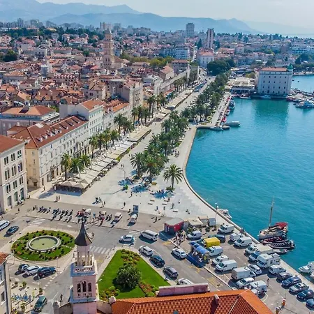 Apartment Ana With Garden, In The Heart Of Split