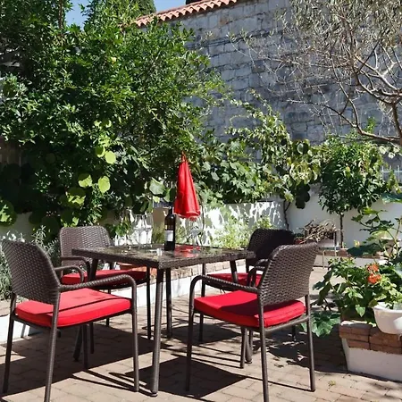 Ana With Garden, In The Heart Of Apartment
